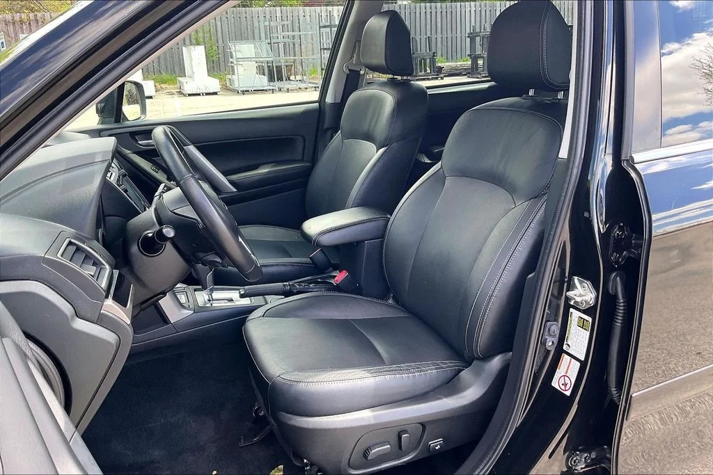 Used 2018 Black Subaru 2.5i Limited image 25