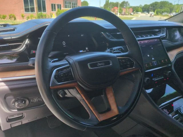 Used 2022 White Jeep Summit Reserve image 31