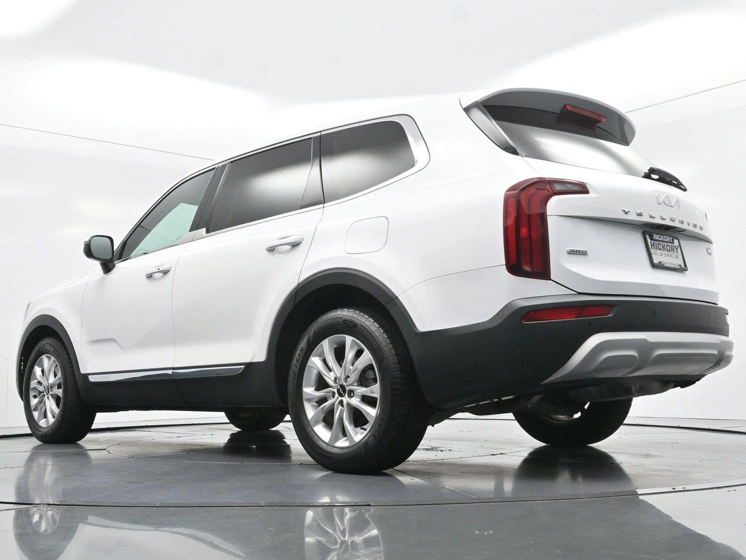 Used 2022 Glacial White Pearl Kia LX image 44