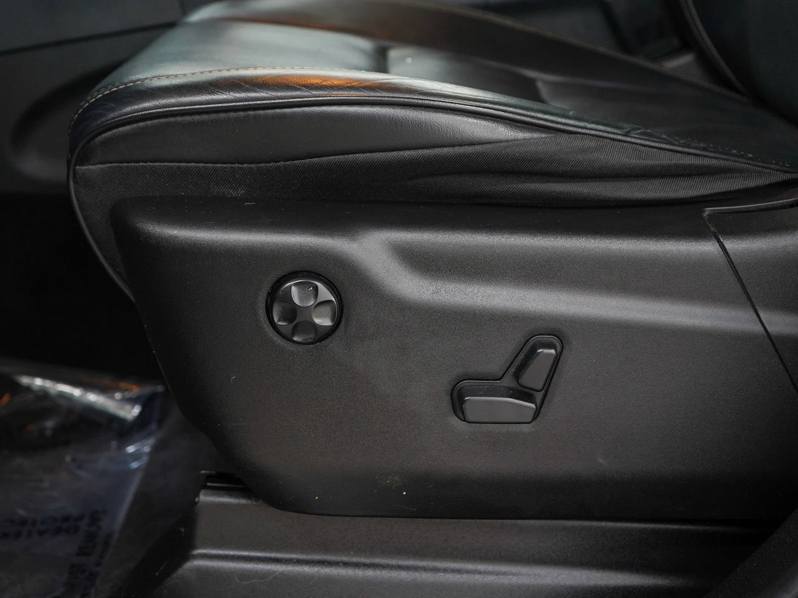 Used 2016 Brilliant Black Crystal Pearlcoat Jeep Overland image 24