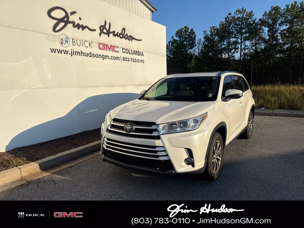 Used 2019 White Toyota XLE image 4