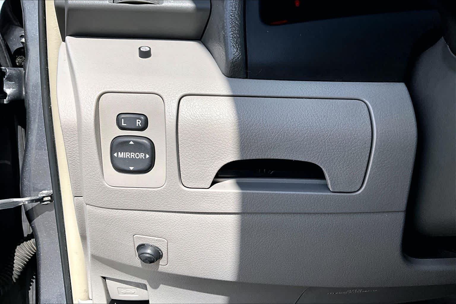 Used 2008 Magnetic Gray Metallic Toyota LE image 33