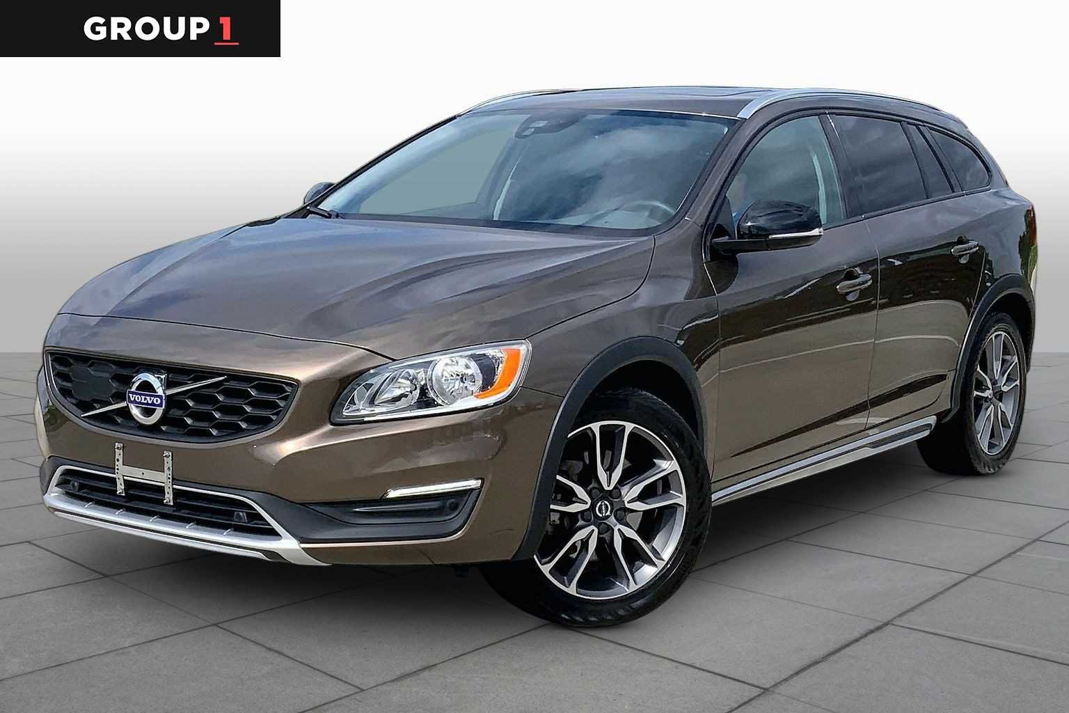 2017 Volvo V60 T5 AWD Cross Country's photo