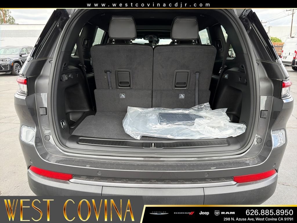 New 2026 Baltic Gray Metallic Clear-Coat Exterior Paint Jeep Altitude image 15