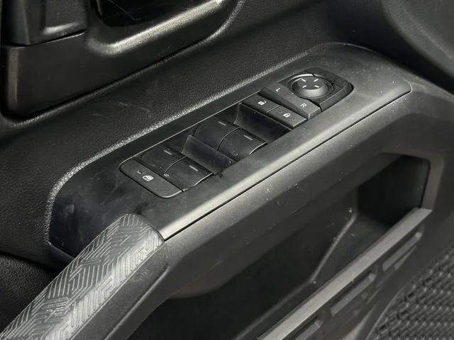 Used 2025  Toyota SR5 image 28