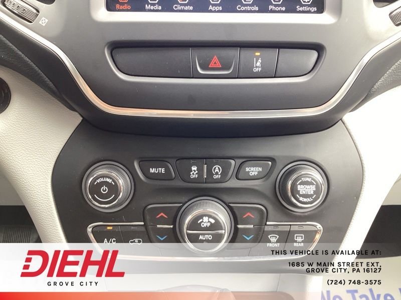 Used 2022 White Jeep Latitude Lux image 40