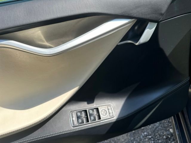Used 2018 Silver Metallic Tesla 100D image 10