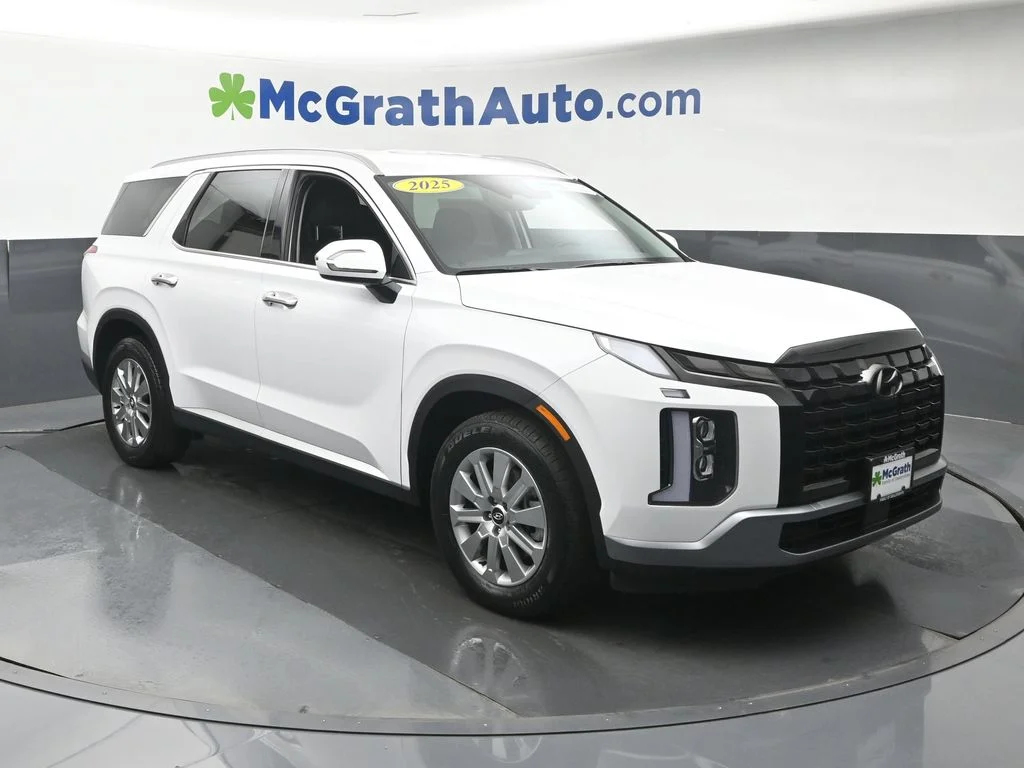 Used 2025 White Hyundai SEL image 2