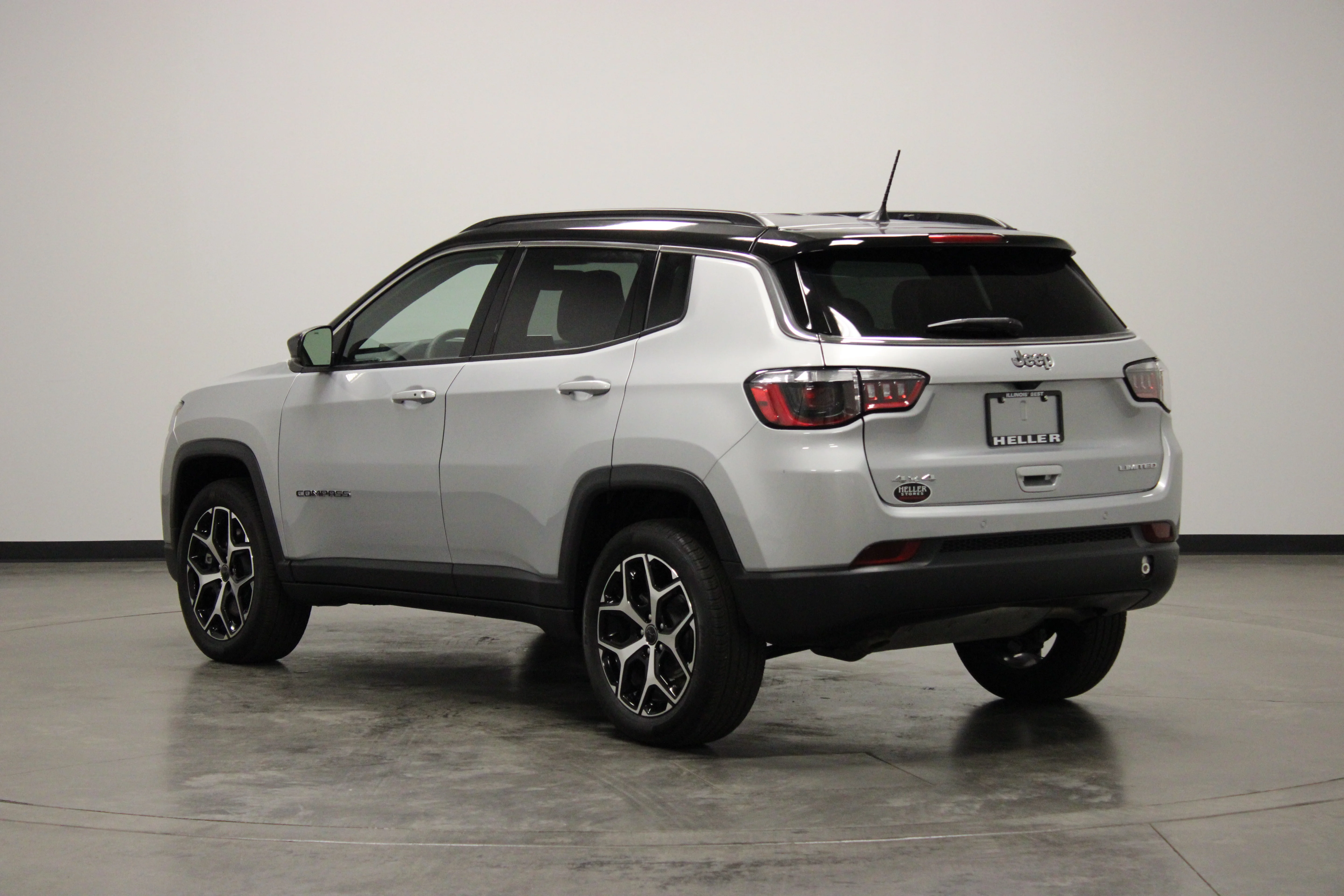 Used 2025 Silver Zynith Metallic Clearcoat Jeep Limited image 6