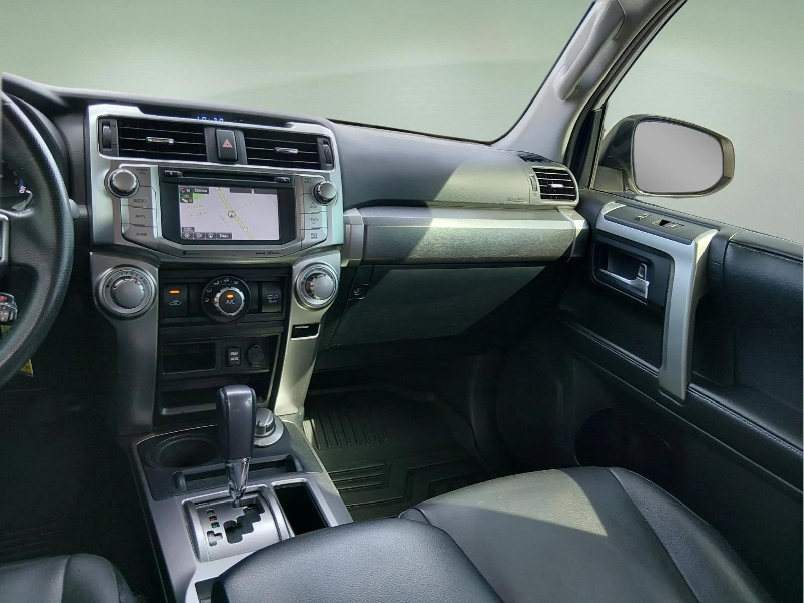 Used 2019 Super White Toyota SR5 image 17