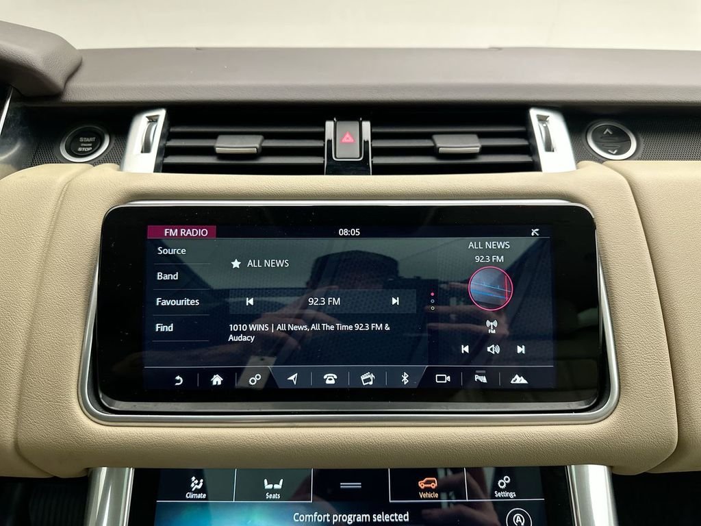 Used 2020 Eiger Gray Metallic Land Rover HSE image 27