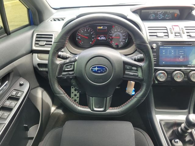 Used 2018 Blue Subaru Premium image 17