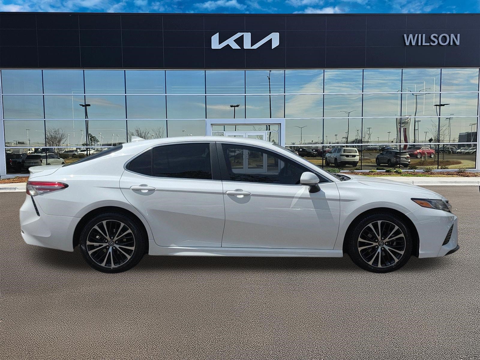 Used 2019 Super White Toyota SE image 3