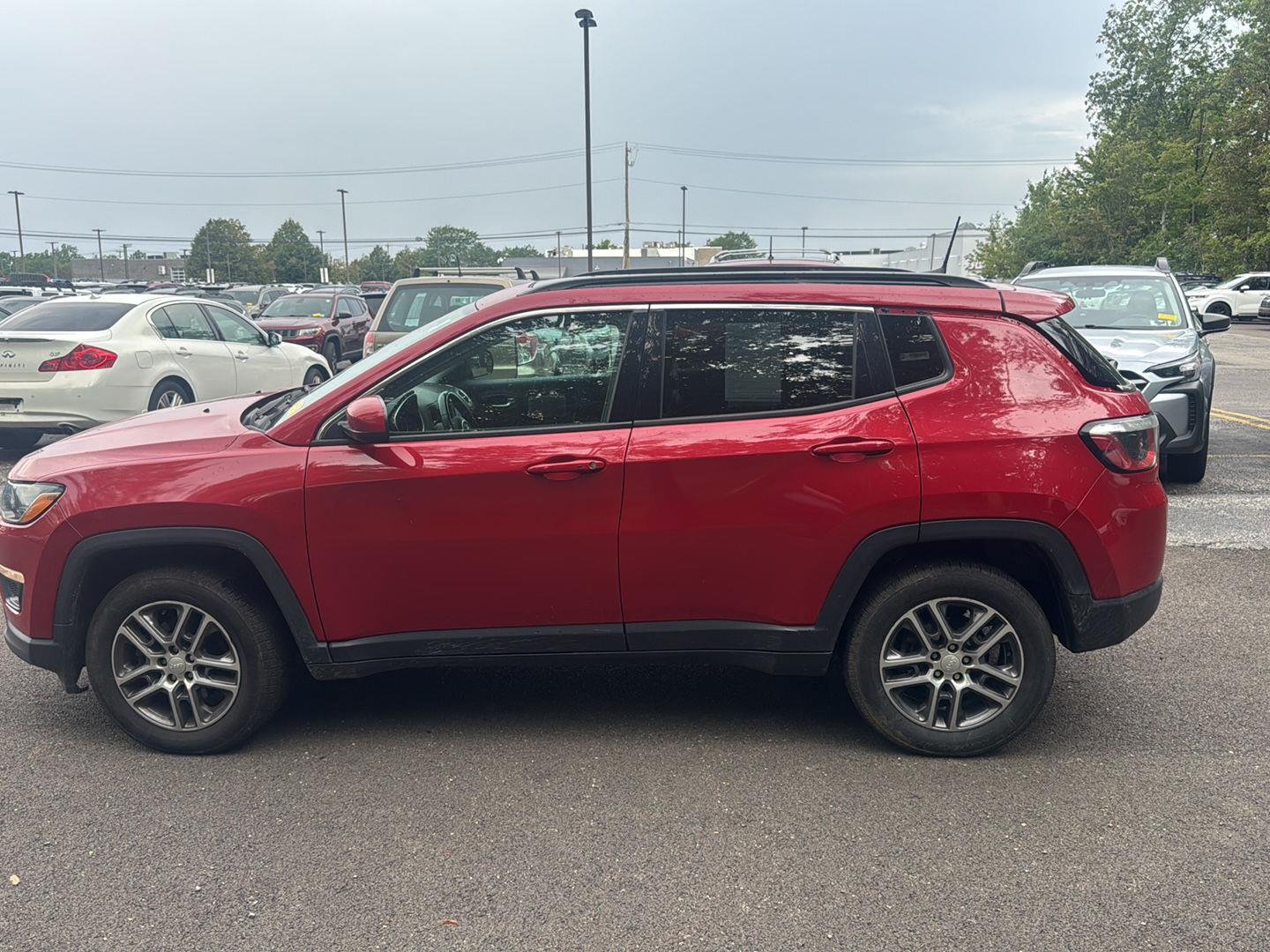 Used 2020 Redline Pearlcoat Jeep Latitude w/Sun/Safety Pkg image 5