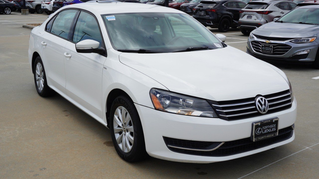 Used 2014 White Volkswagen S image 3