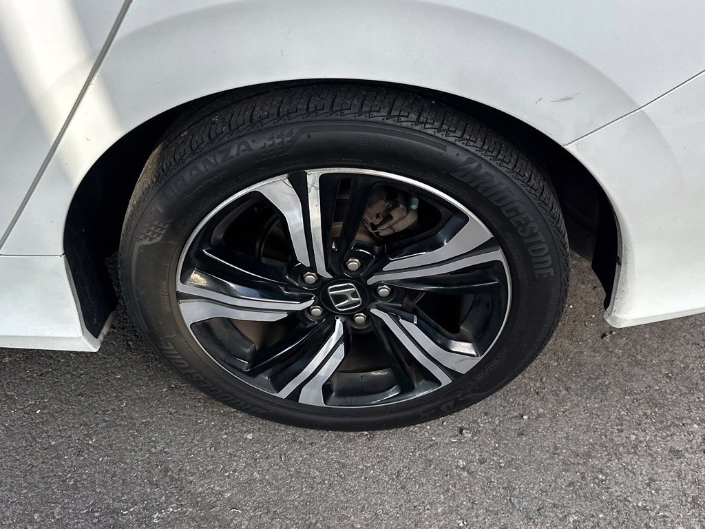 Used 2017 White Orchid Pearl Honda Touring image 21
