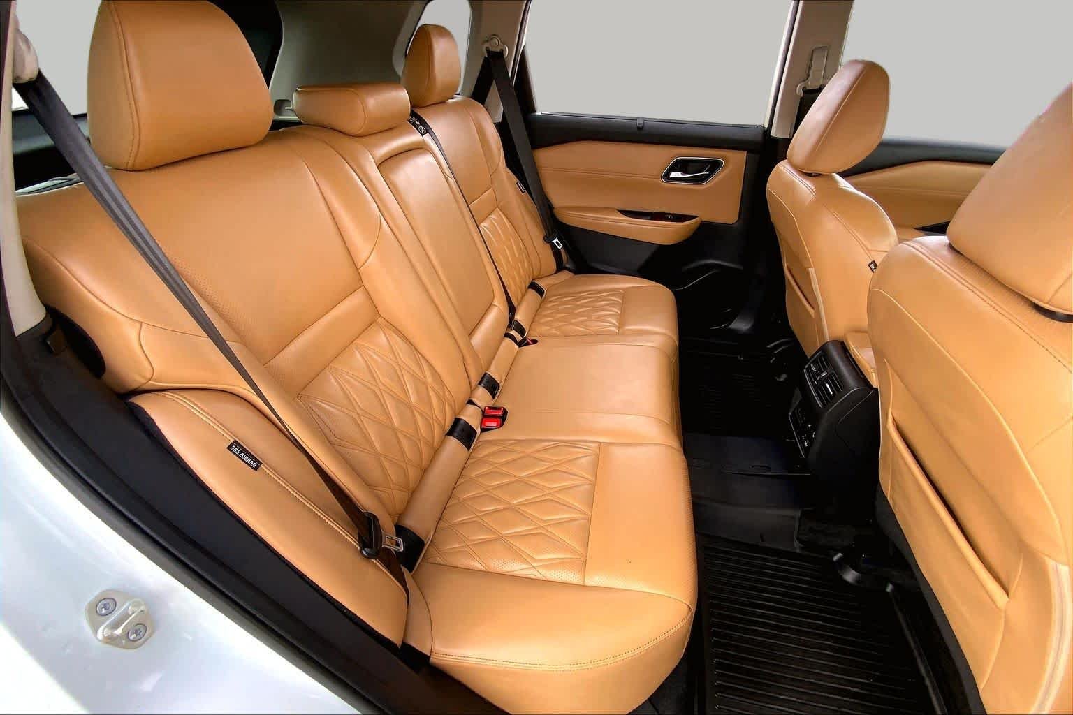 Used 2021 Pearl White Tricoat Nissan Platinum image 19
