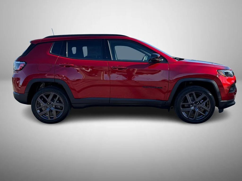 New 2026 Red Hot Pearl-Coat Exterior Paint Jeep Latitude image 6