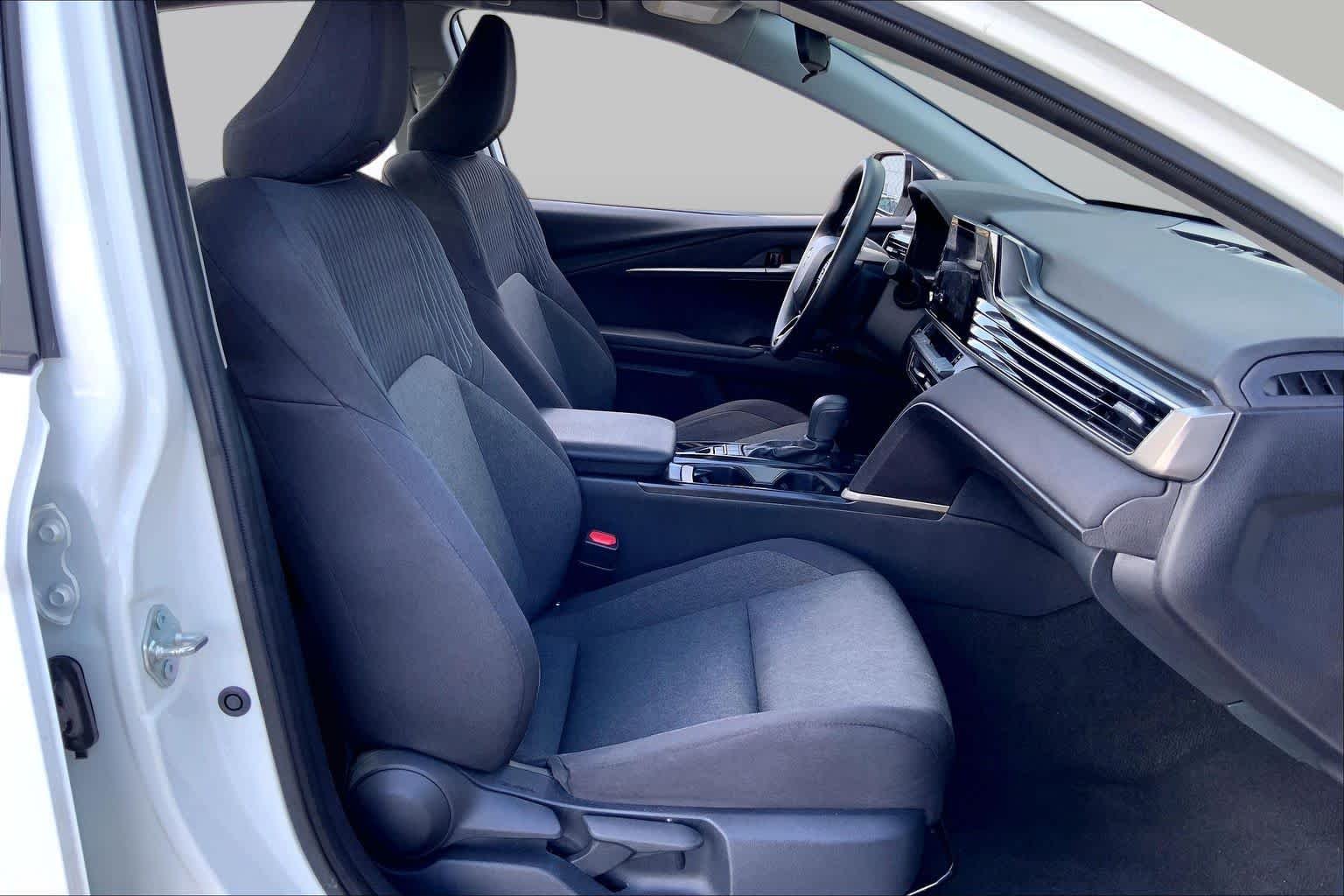 Used 2025 Ice Cap Toyota LE image 9