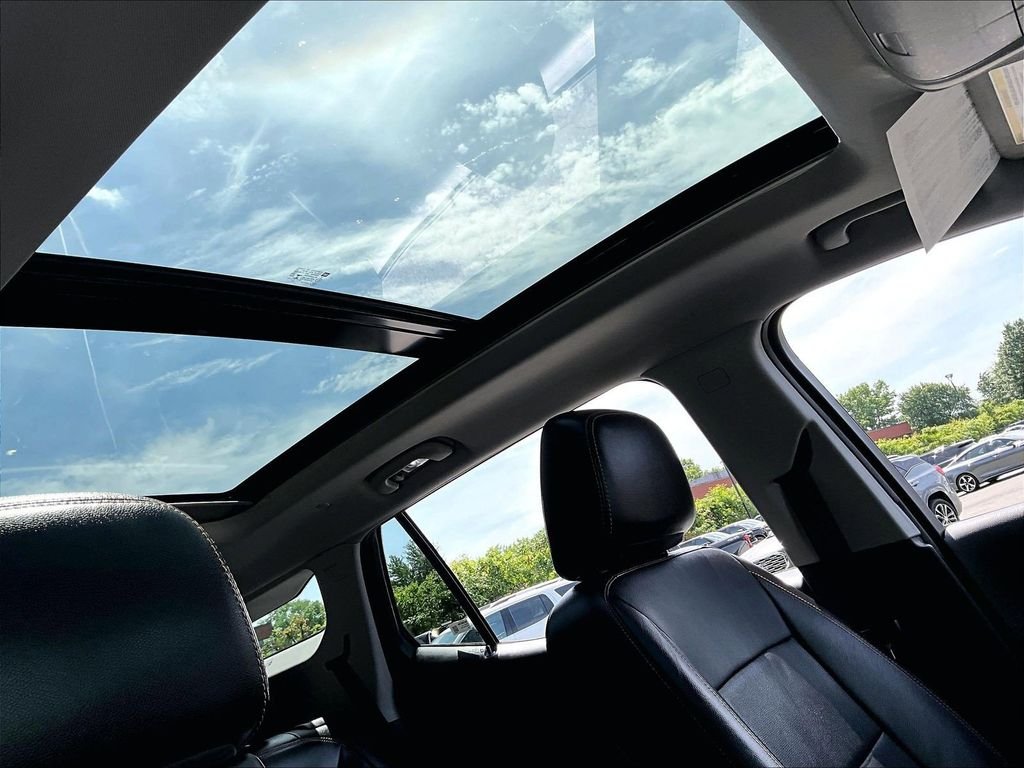 Used 2020 Black GMC SLT image 22