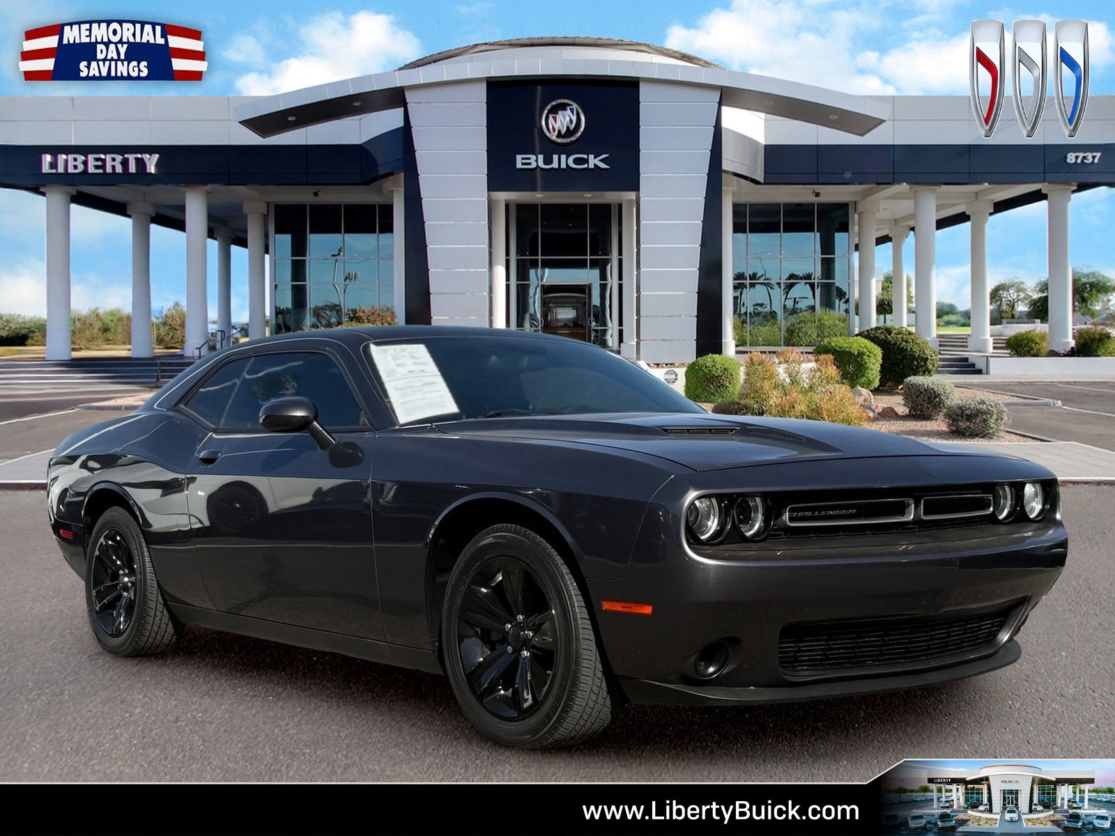 2016 Dodge Challenger SXT's photo