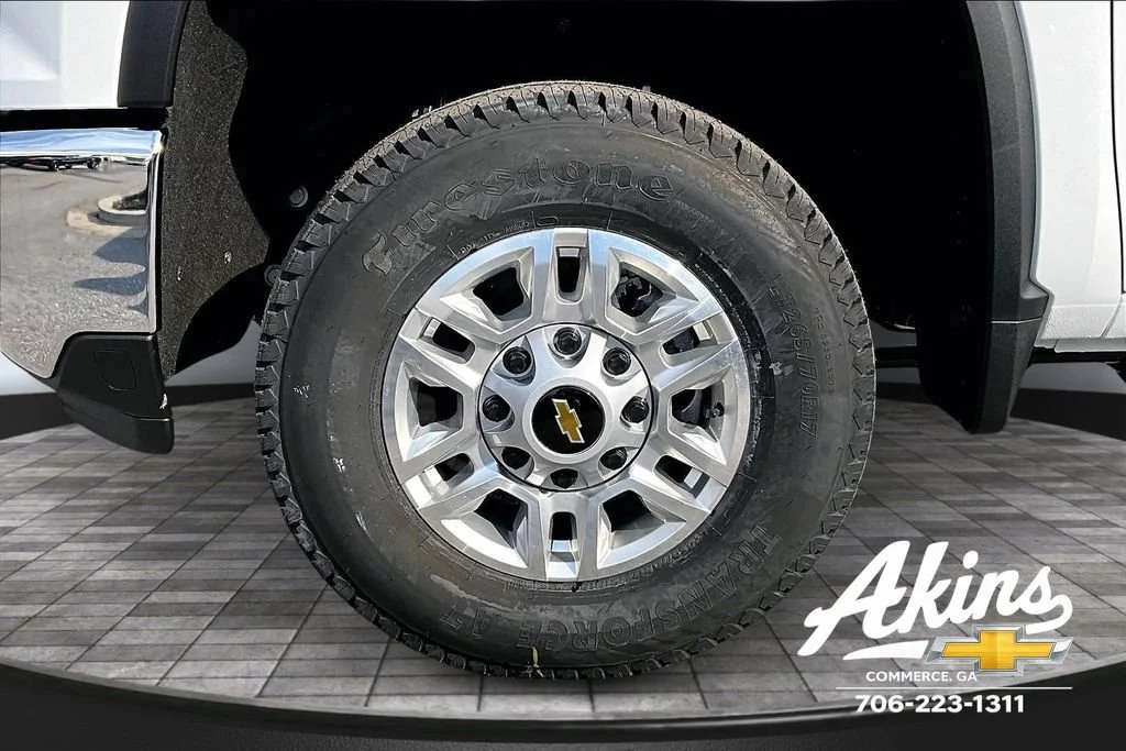 New 2026 Summit White Chevrolet WT image 17