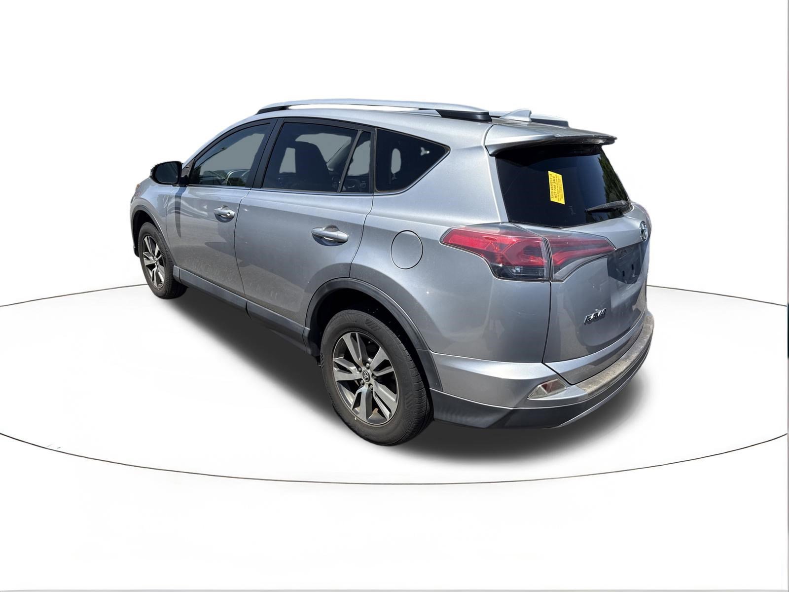 Used 2018 Silver Sky Metallic Toyota XLE image 3
