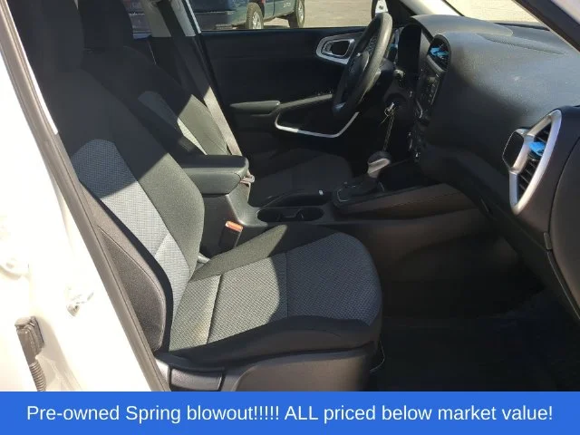 Used 2022 White Kia LX image 44