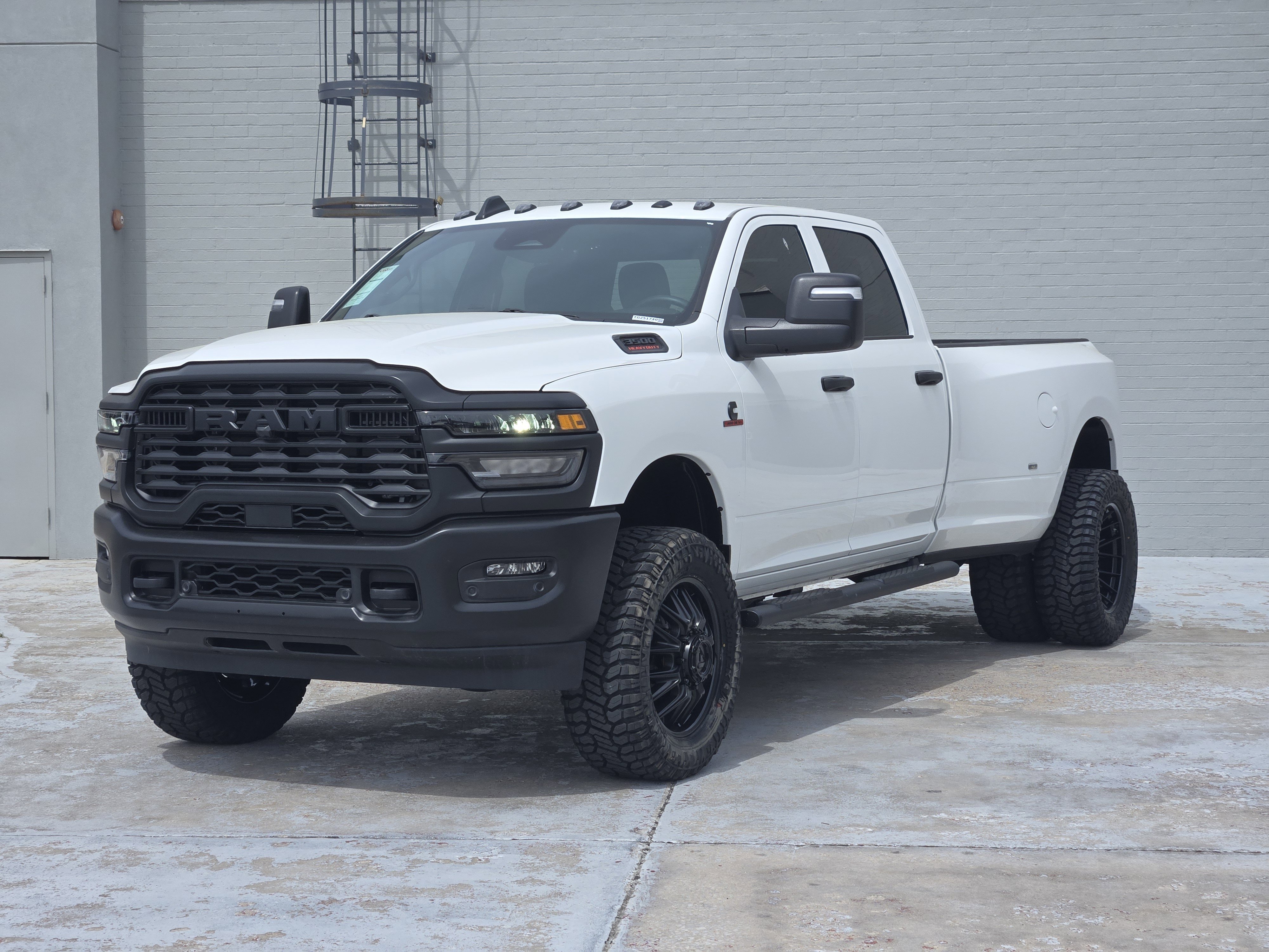 New 2026 Bright White Clear-Coat Exterior Paint RAM Tradesman image 2