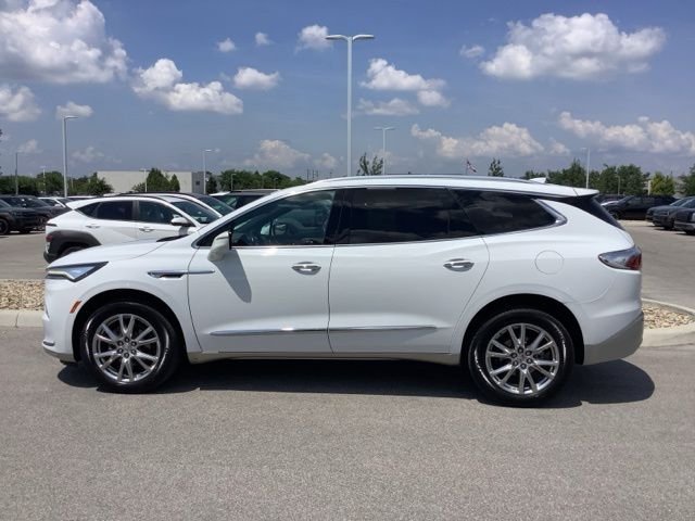 Used 2023 Summit White Buick Essence image 8