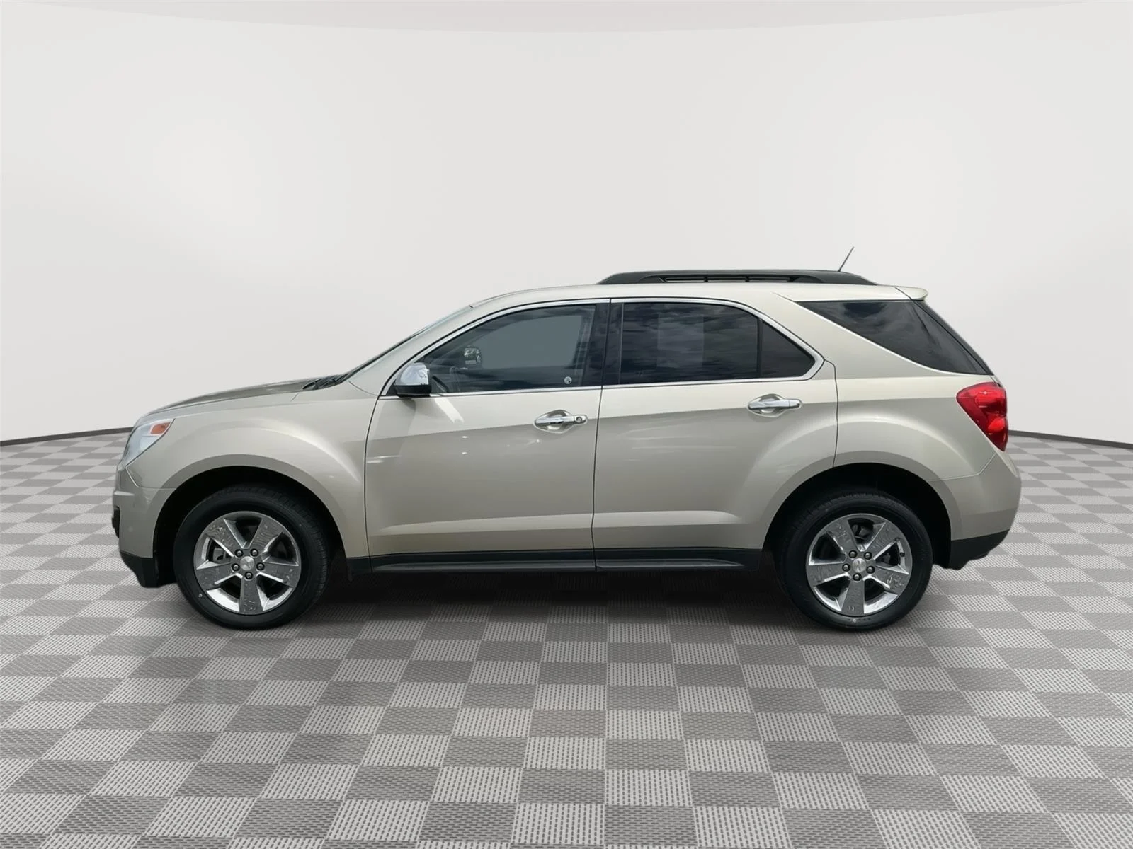 Used 2015 Champagne Silver Metallic Chevrolet LT image 18