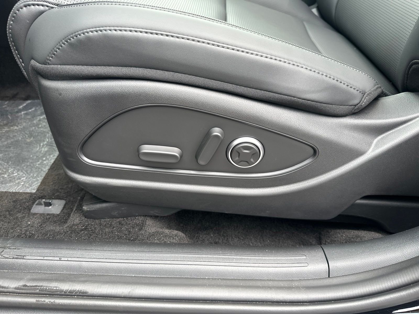 New 2026 Black Hyundai SEL Premium AWD image 11