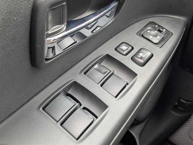 Used 2025  Mitsubishi SE image 22
