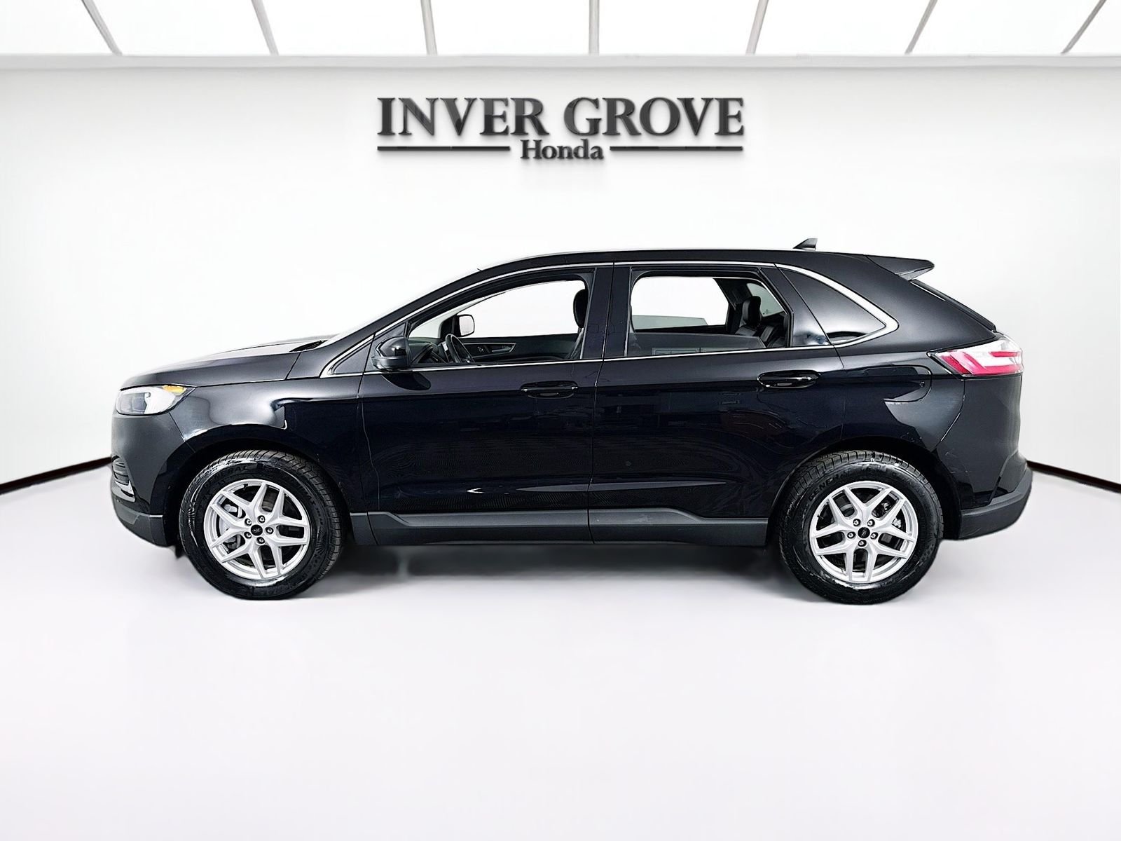 Used 2023 Black Metallic Ford SEL image 8