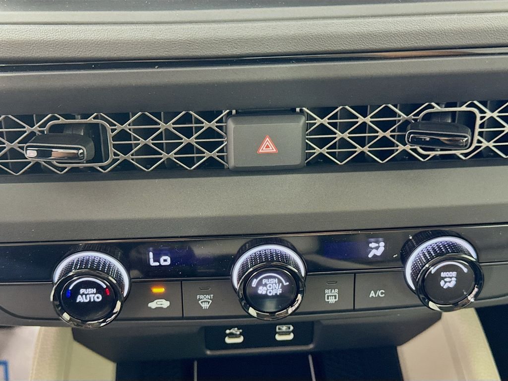 New 2026 Platinum White Pearl Honda LX image 18
