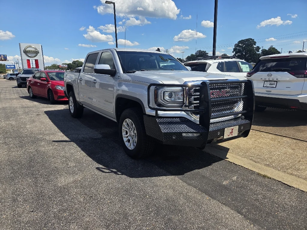 Used 2017 Quicksilver Metallic GMC SLE image 2