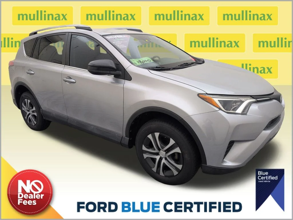 2017 Toyota RAV4 LE's photo