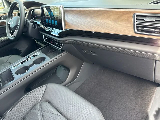 New 2026 Opal White Pearl Volkswagen 2.0T SE image 19
