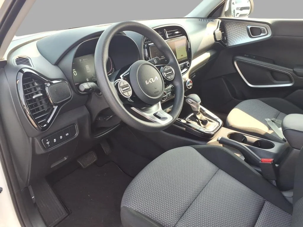 Used 2023 White Kia S image 16