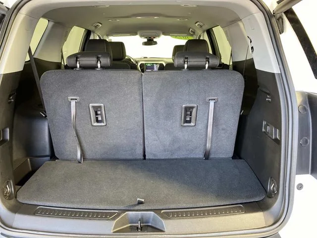 Used 2023 White GMC SLE image 8