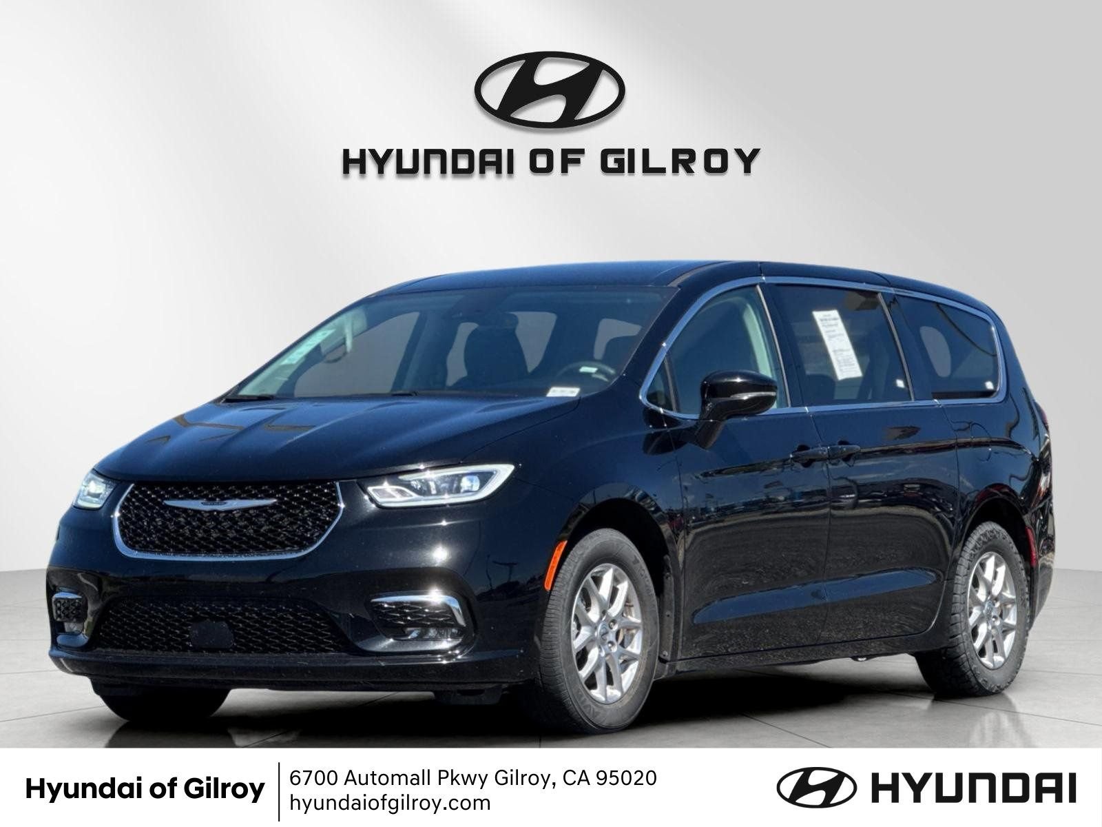 2024 Chrysler Pacifica Touring L's photo