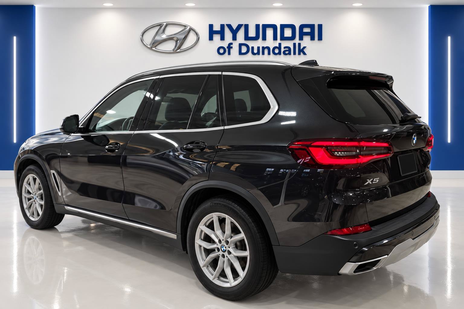 Used 2020 Gray BMW sDrive40i image 2
