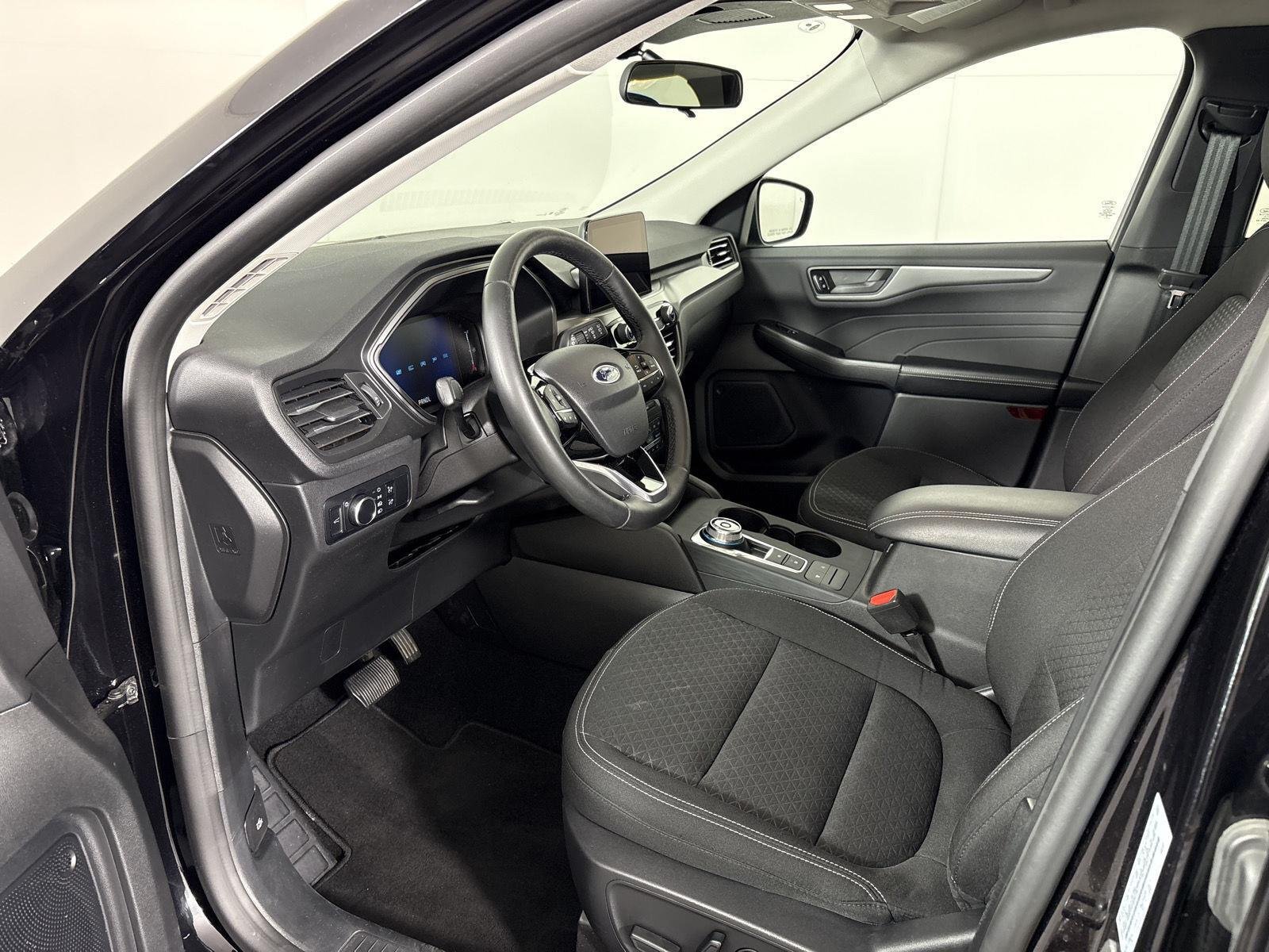 Used 2024 Agate Black Ford Active image 5
