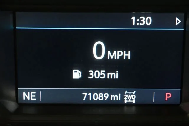 Used 2021 SUMMIT WHITE GMC Elevation image 14