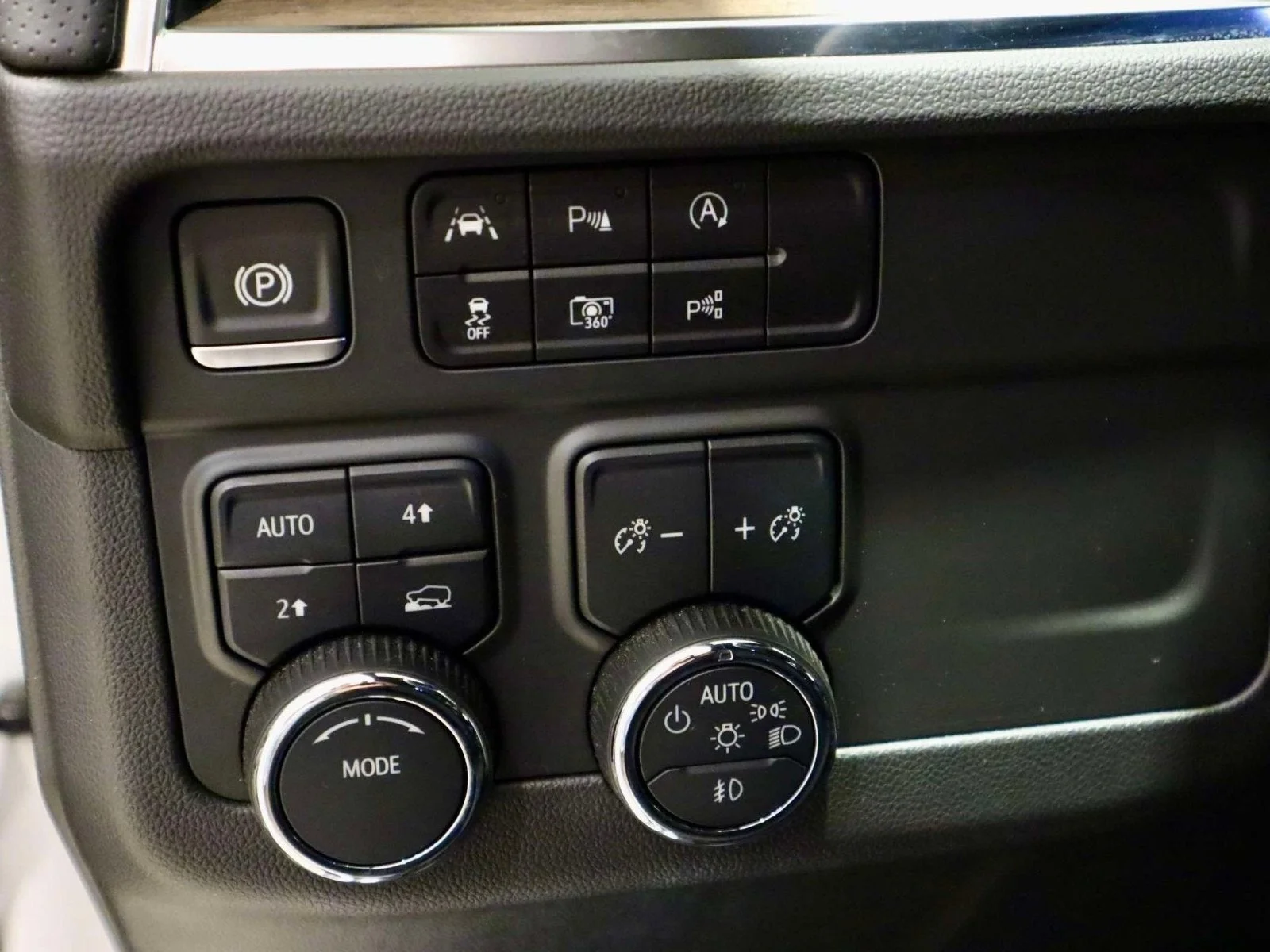 Used 2025 Iridescent Pearl Tricoat Chevrolet High Country image 27