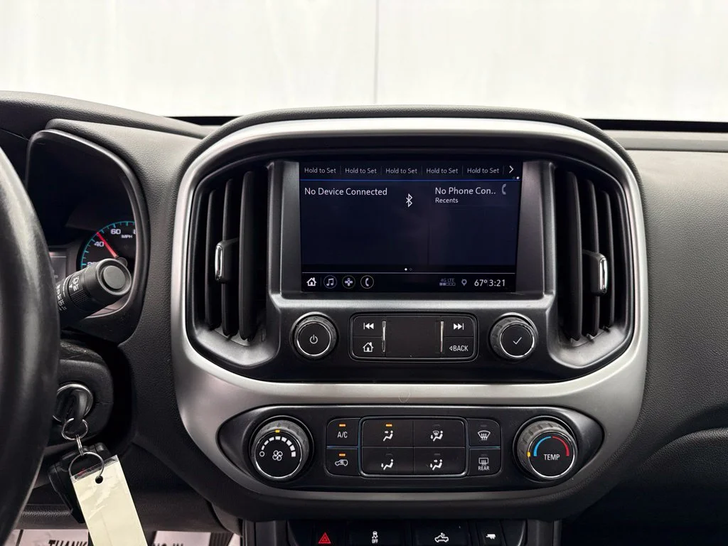 2021 Chevrolet Colorado LT Crew Cab Pickup Slide 19