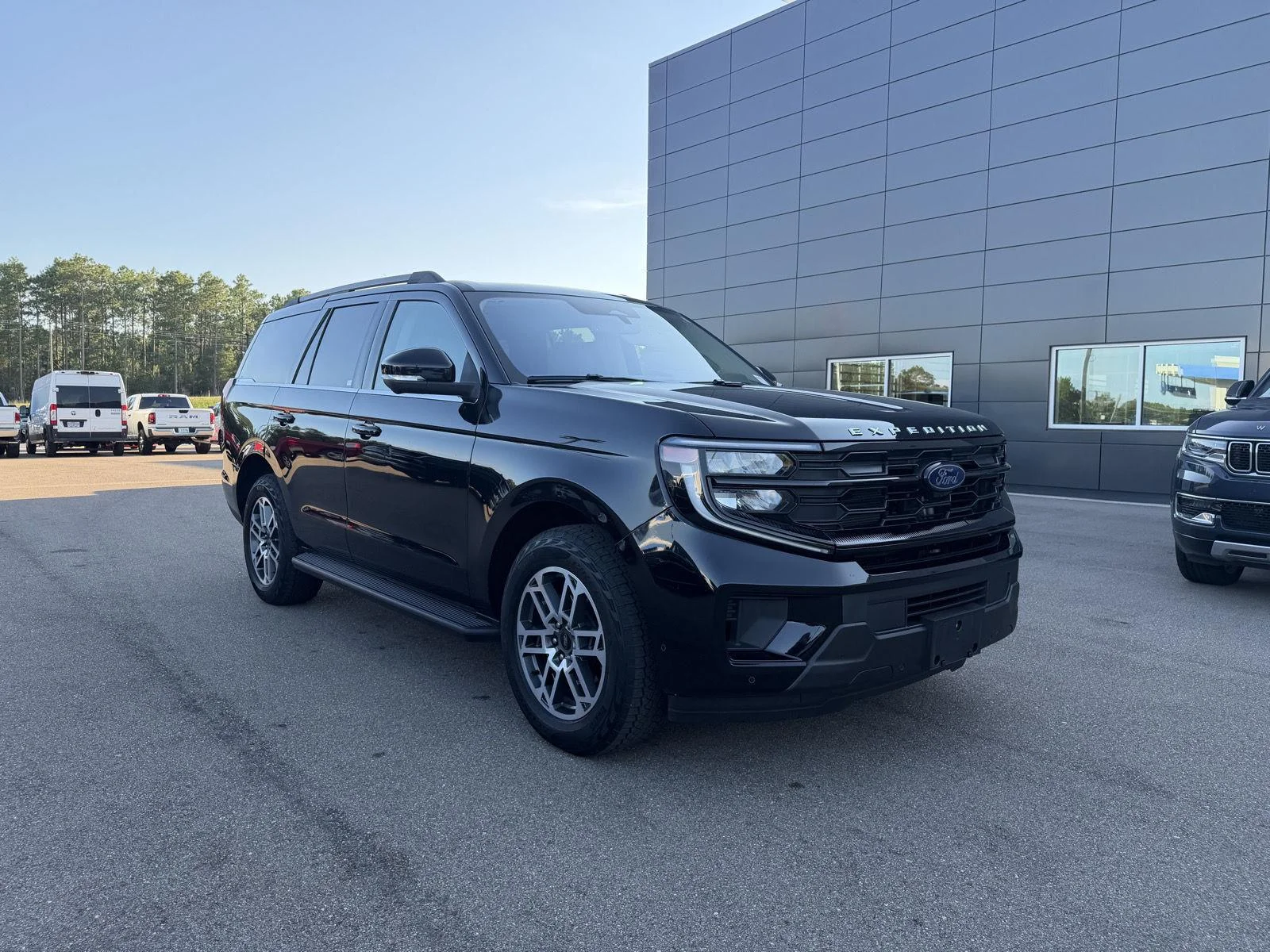 Used 2025 Agate Black Ford Active image 3
