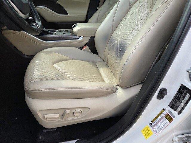 Used 2022 Wind Chill Pearl TOYOTA PLAT image 10