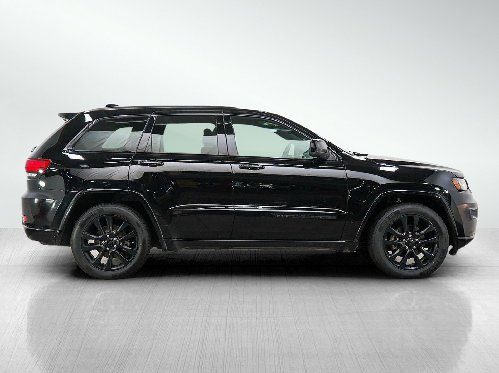 Used 2017 Diamond Black Crystal Pearlcoat Jeep Altitude 4x4 *Ltd Avail* image 7