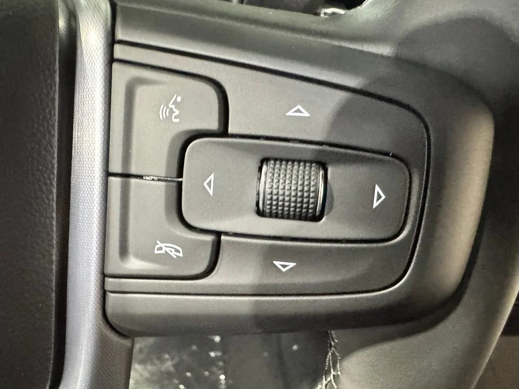 New 2026 Onyx Black GMC Elevation image 15